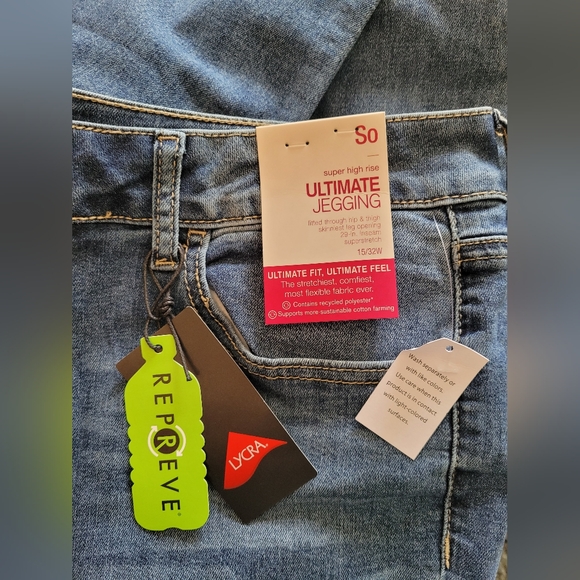 SO Super High Rise Ultimate Distressed Jeggings Size 15 / 32W - Picture 3 of 9